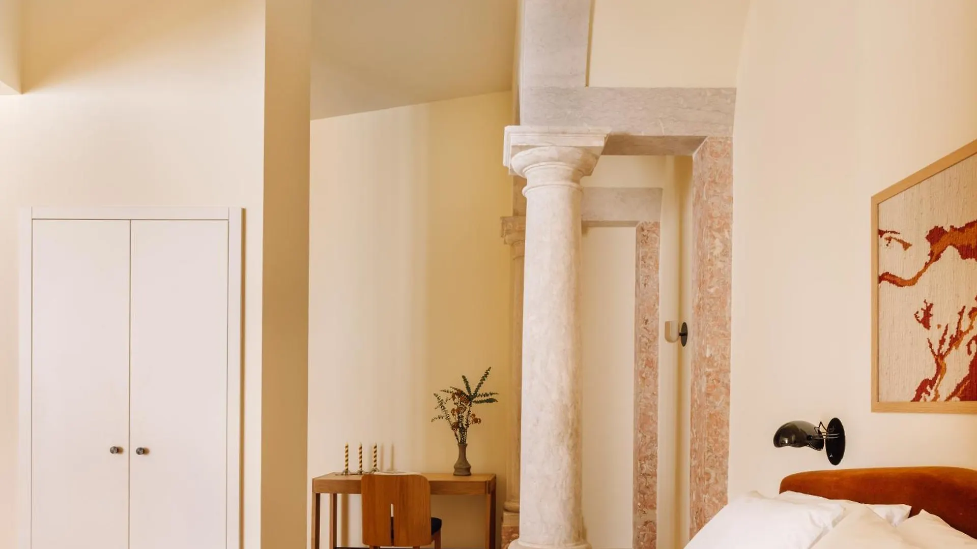****  Locke De Santa Joana Hotel Lisbon Portugal